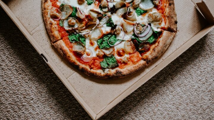 Comment réchauffer une pizza surgelée au four ?